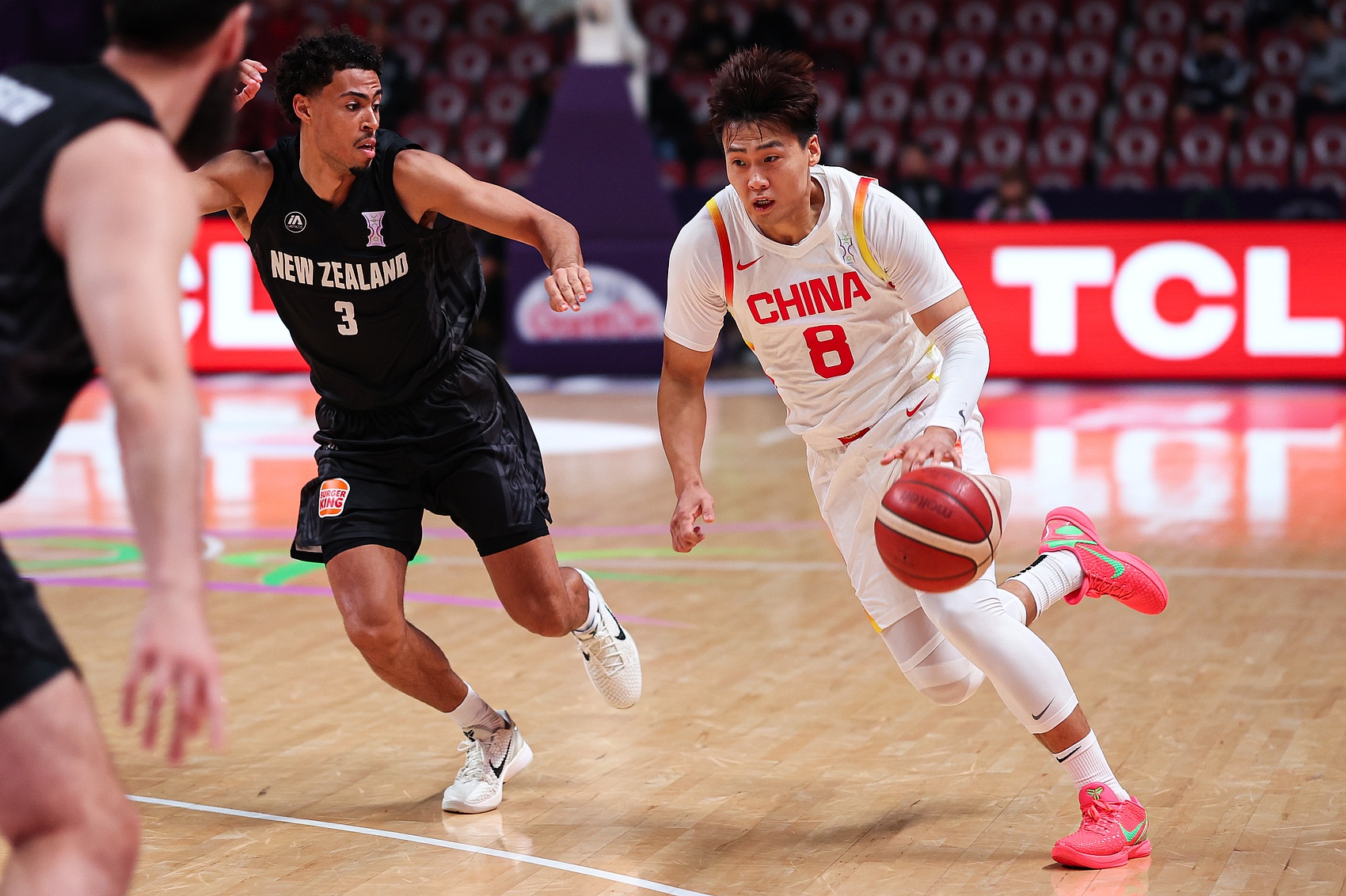 替补44-23!中国男篮12人轮换拉爆新西兰 我们正在拥抱着现代篮球
