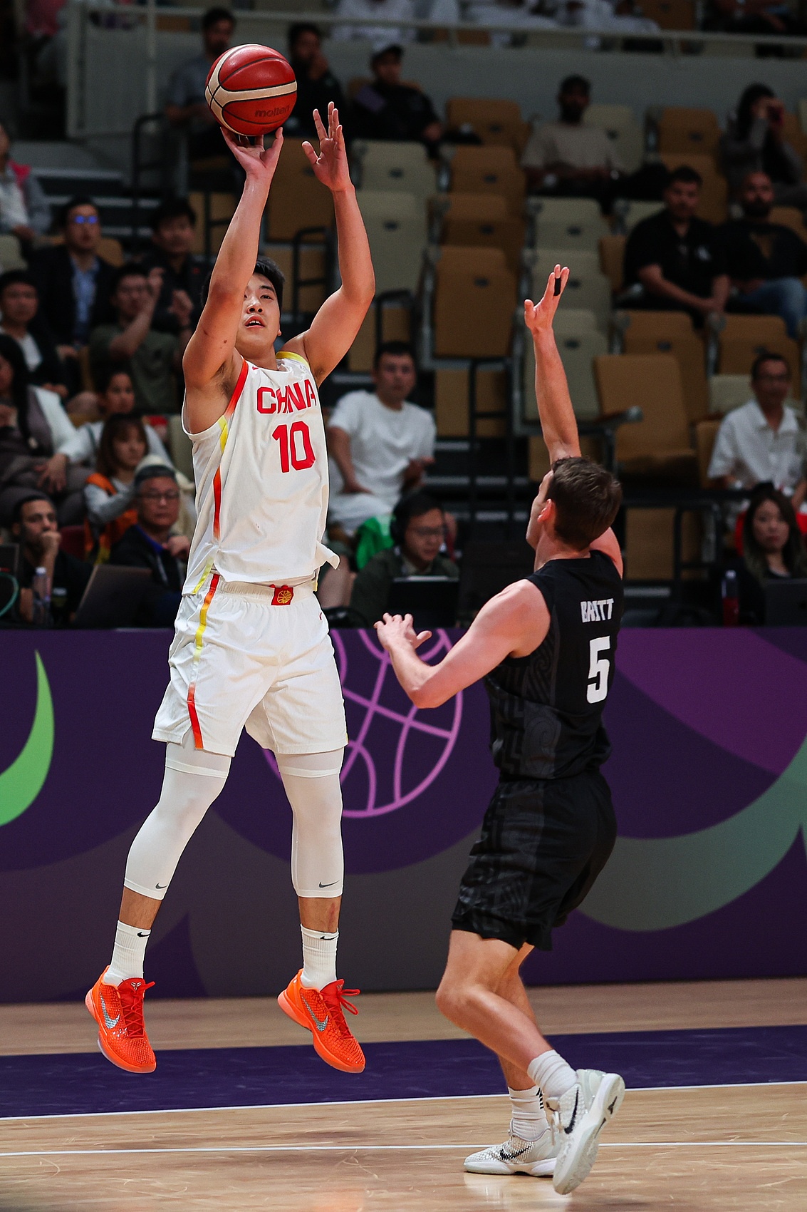 替补44-23!中国男篮12人轮换拉爆新西兰 我们正在拥抱着现代篮球