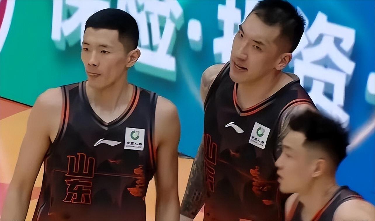 开云科技-28分惨败！山东男篮0比2遭淘汰，双外援挂零，全队无斗志潦草收官